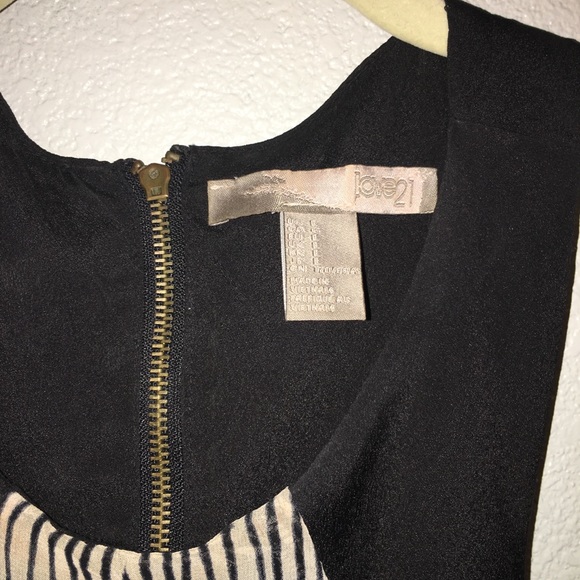 Patterned free-flowing dress - Picture 3 of 5